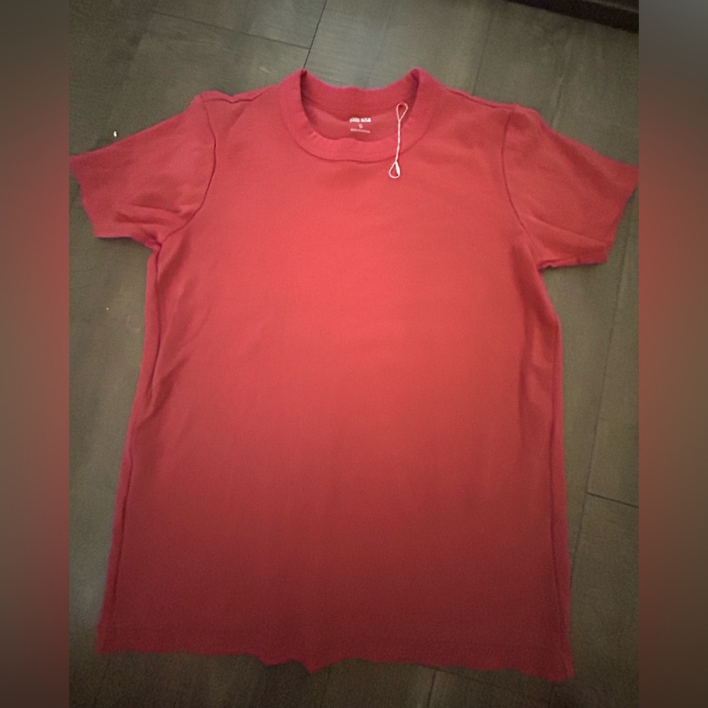 NWOT Uniqlo Red Short Sleeve Tee Casual Crew Neck